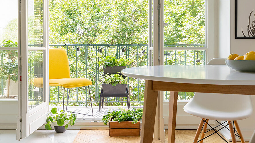 Balkon mit Ausblick auf Natur