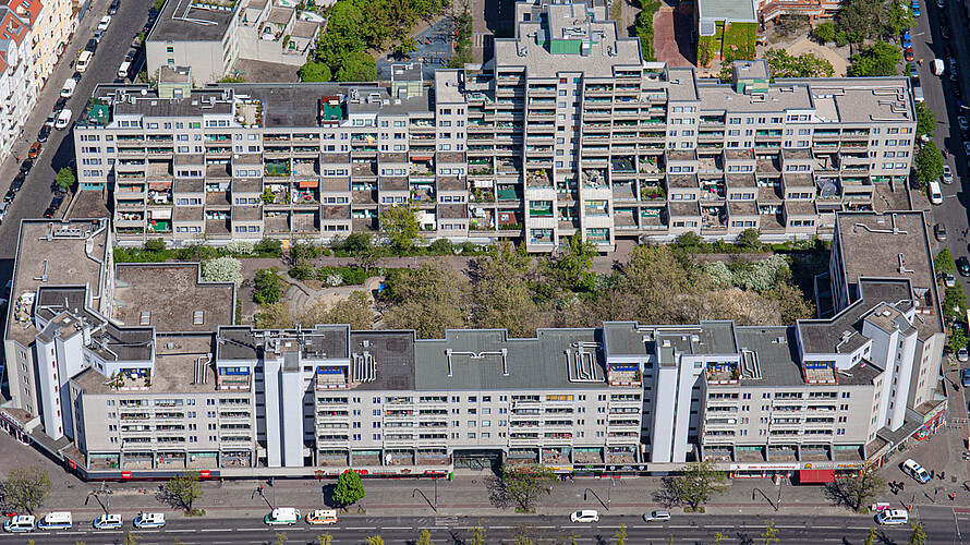 Die Wohnanlage Schöneberger Terrassen aus der Luft betrachtet